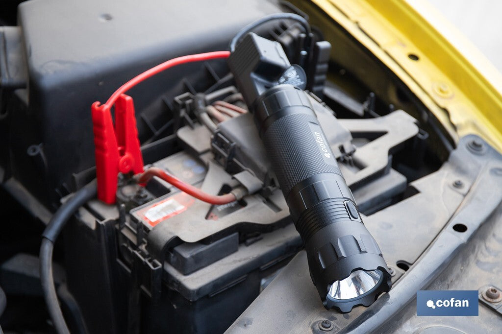 Arrancador portátil de baterías 600 A | Con linterna LED y power bank USB | 330 lúmenes | Adecuado para coches de gasolina hasta 5000 cc y diésel hasta 3000 cc
